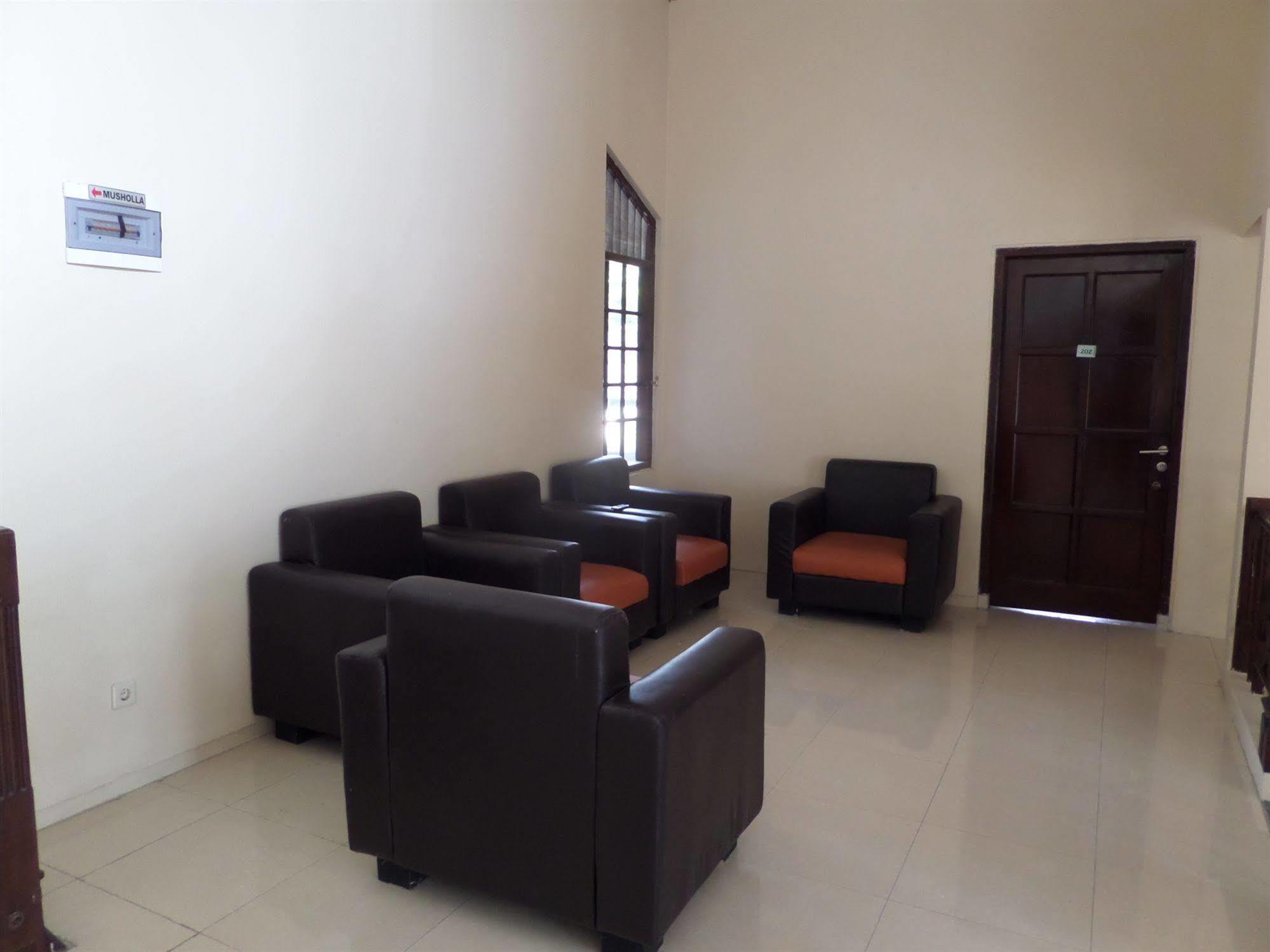 Oyo 201 Emdi House Timoho Hotel ยอกยาการ์ตา ภายนอก รูปภาพ