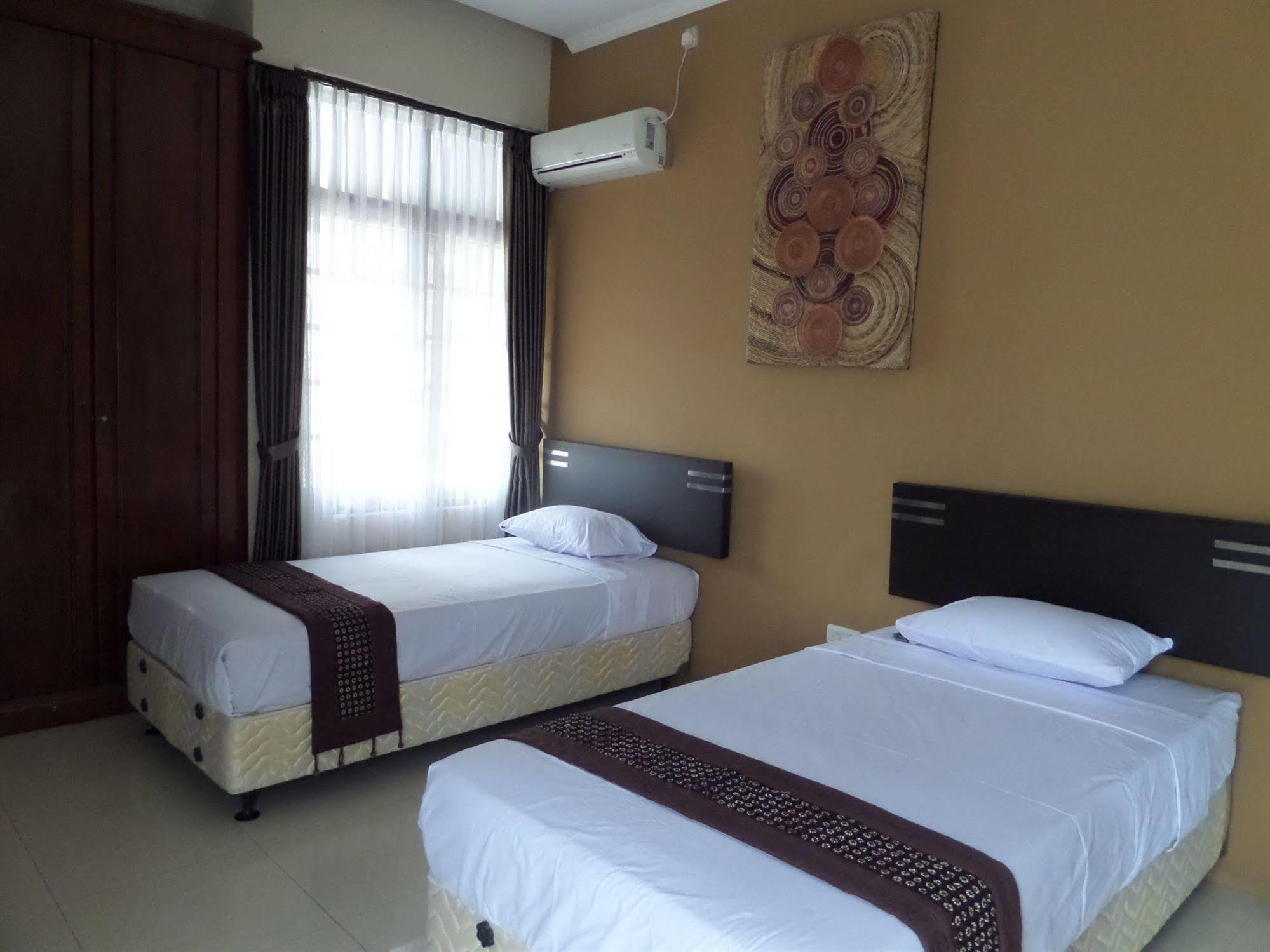 Oyo 201 Emdi House Timoho Hotel ยอกยาการ์ตา ภายนอก รูปภาพ