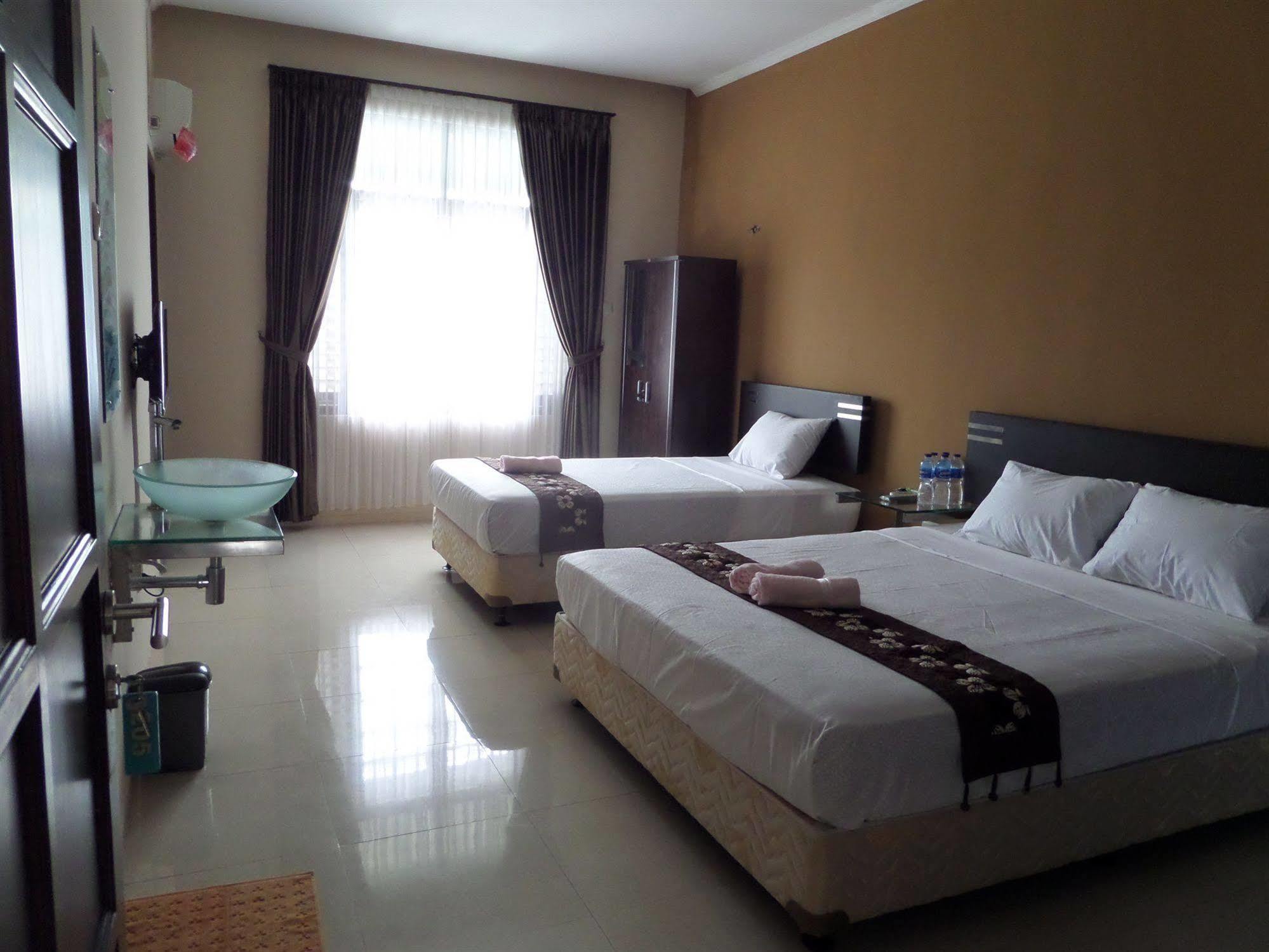 Oyo 201 Emdi House Timoho Hotel ยอกยาการ์ตา ภายนอก รูปภาพ
